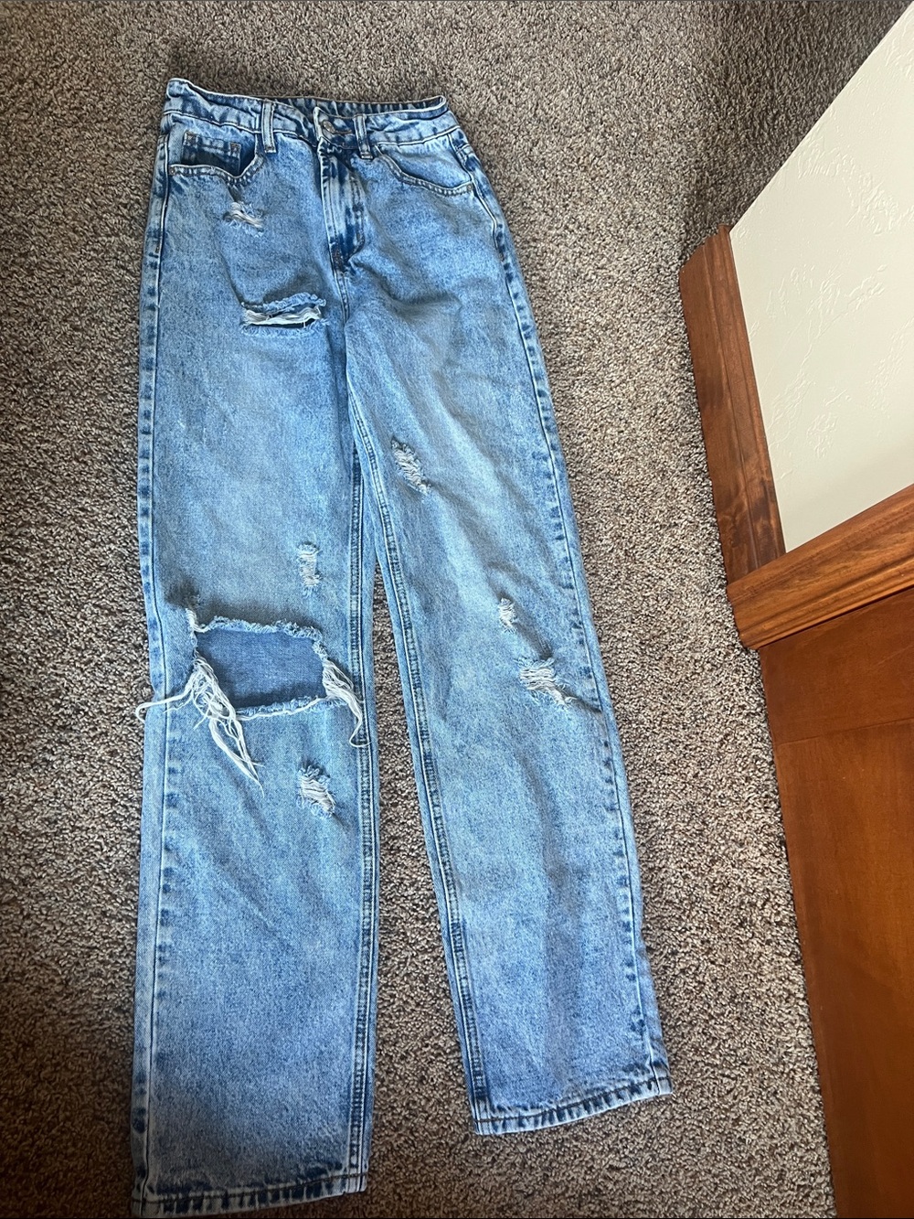 Women’s Light Blue Distressed Straight-Leg Jeans